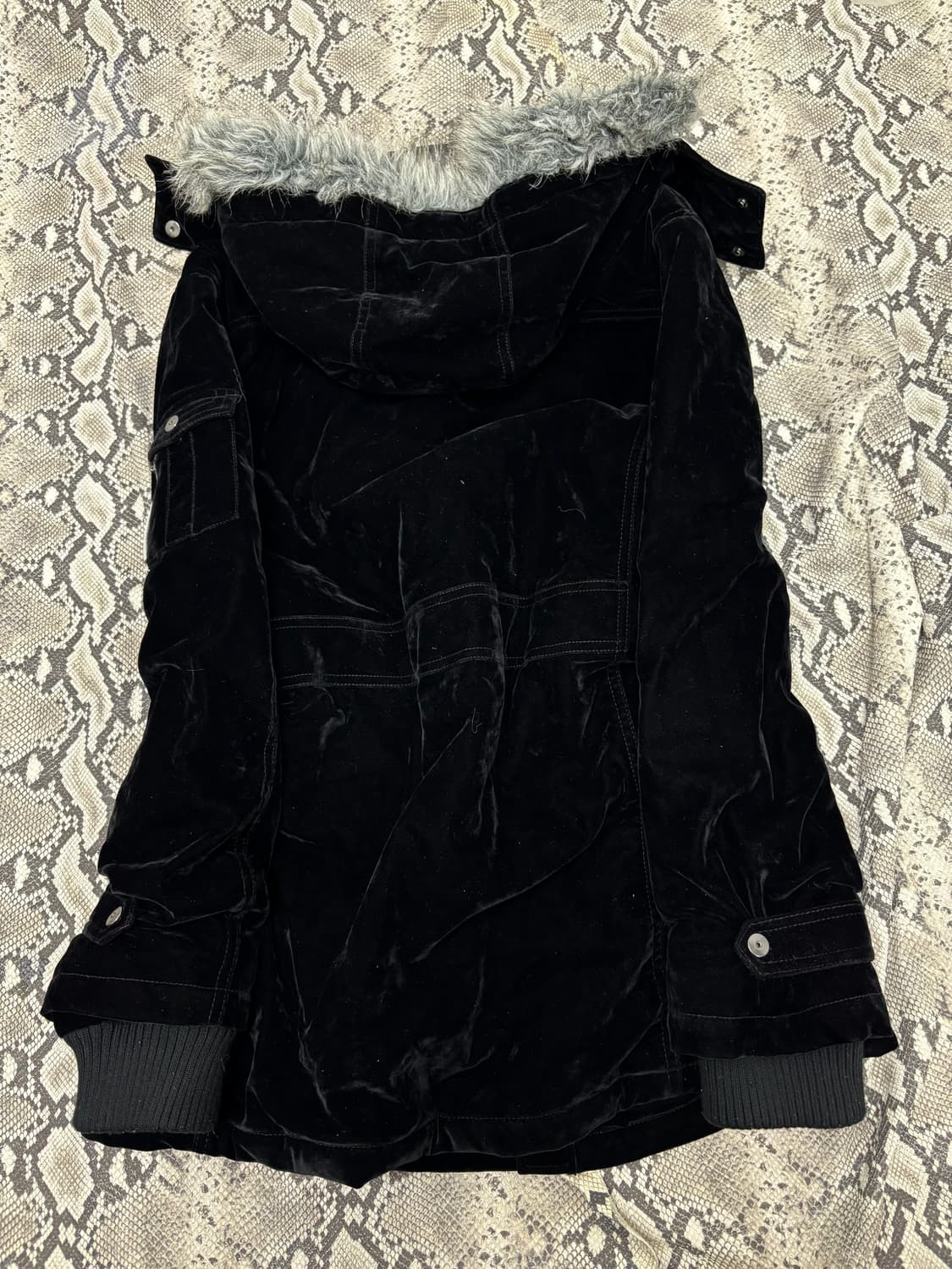 [OVERACHIEVER]00’s White Fur Black Velve 상품이미지10