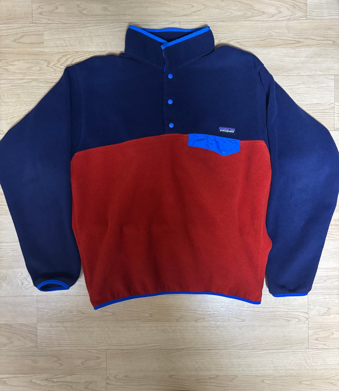 파타고니아 신칠라 스냅티 레드/블루 L 카일리 제너 상품이미지2