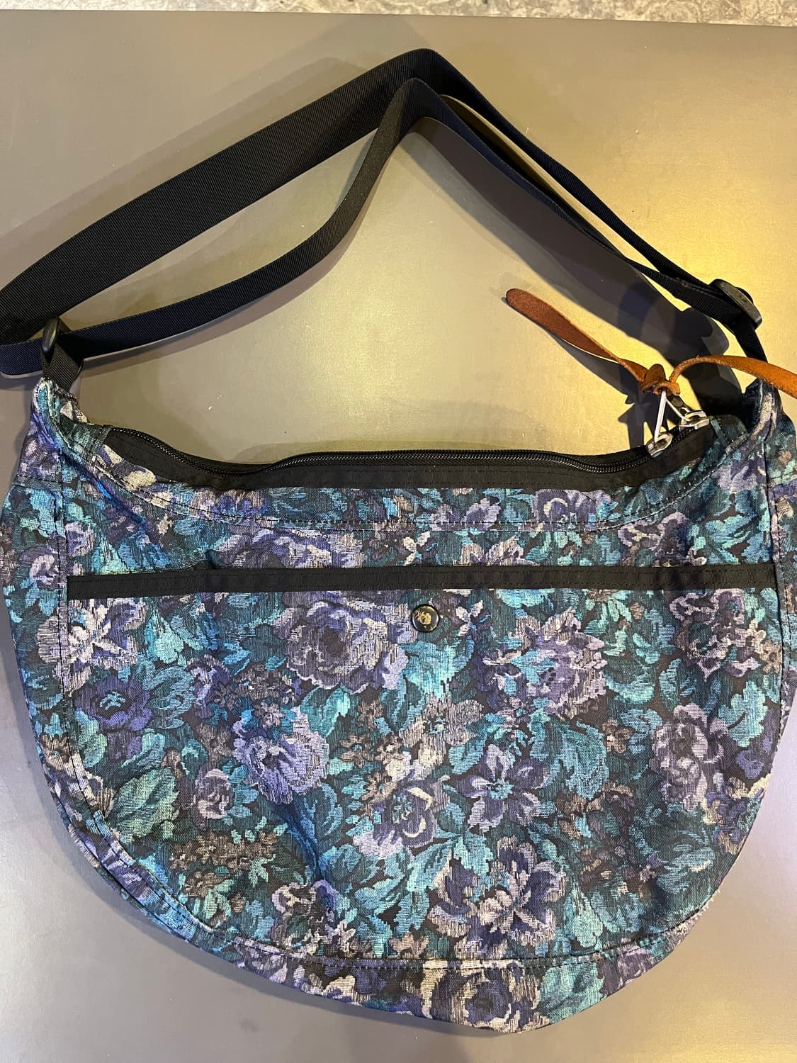 그레고리 플로랄 테피스트리 사첼백 상품이미지2