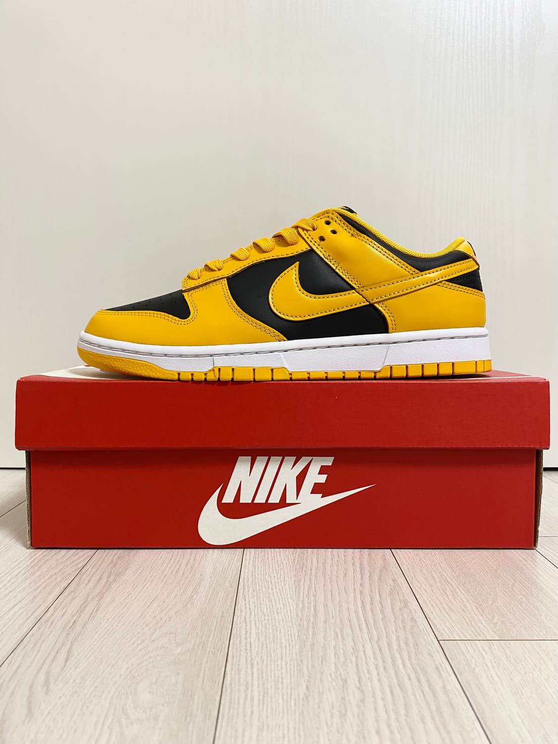 NIKE DUNK LOW CHAMPIONSHIP GOLDENROD OG 상품이미지1