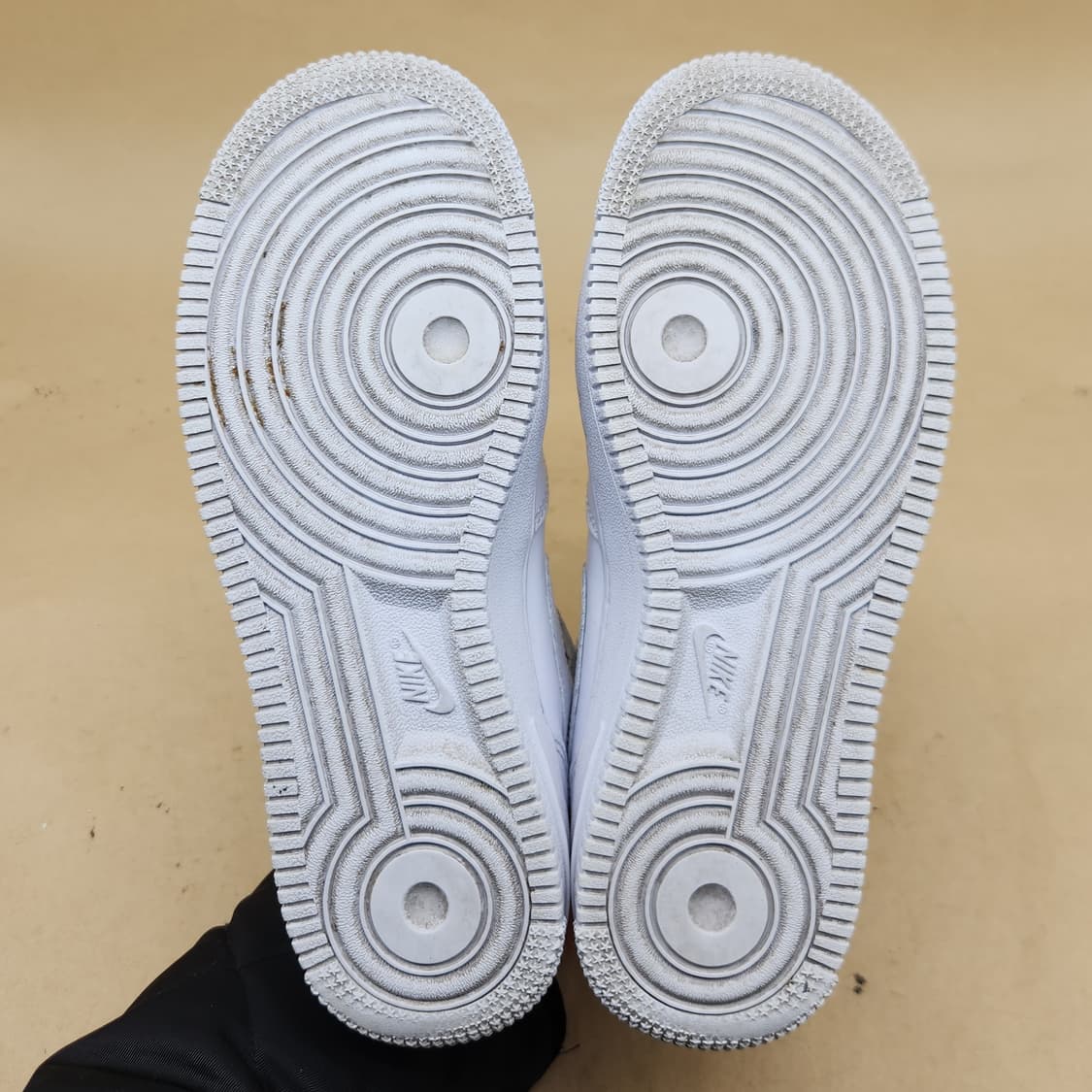 나이키 에어포스1 미드 235 상품이미지3