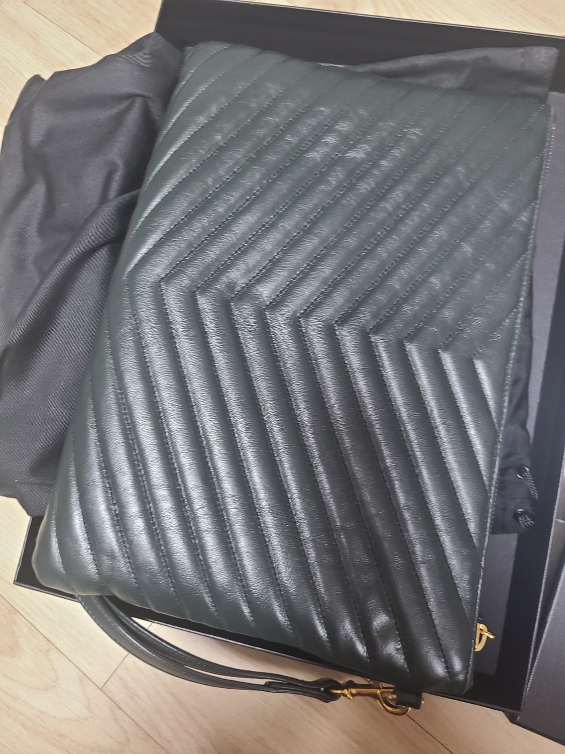 생로랑 클러치 다크그린 상품이미지5