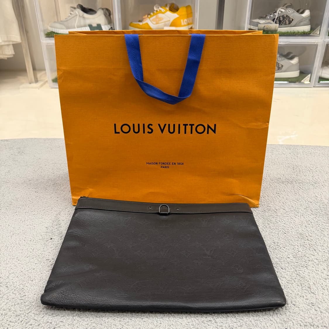 루이비통 쉐도우 모노그램 포쉐트 클러치 상품이미지1