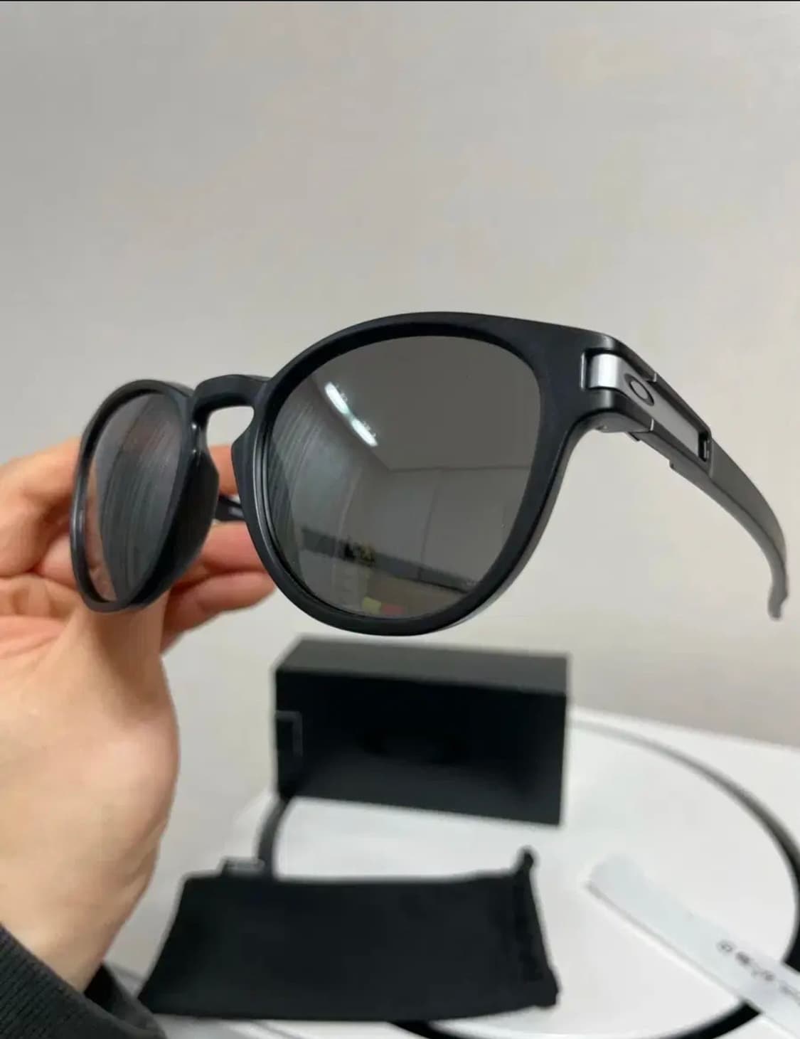 오클리 LATCH 블랙 편광선글라스 상품이미지2