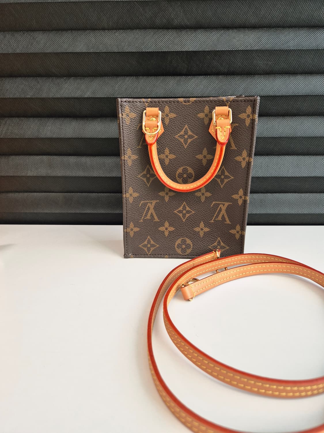 루이비통 쁘띠 삭플라 모노그램 상태 S급 (영수증 포함 풀구성) 상품이미지2