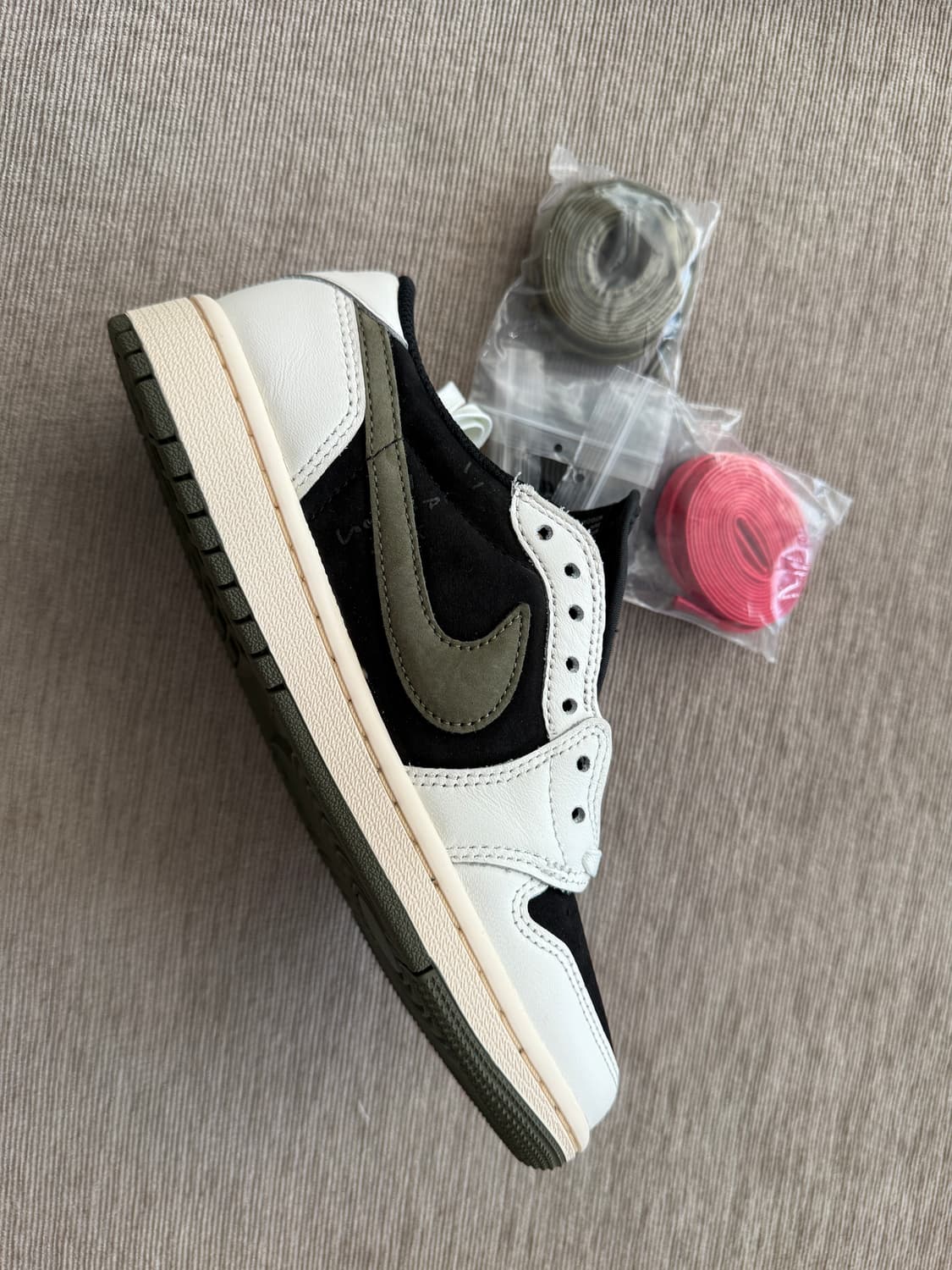 W230 조던 1 x 트래비스 스캇 레트로 로우 OG SP 미디움 올리브 상품이미지5