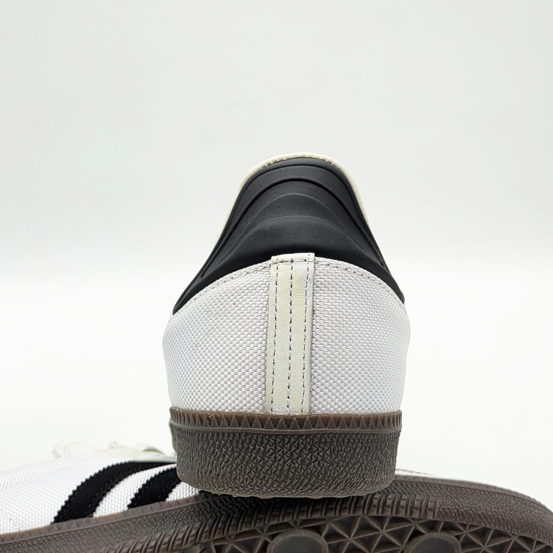 아디다스 x BSTN 삼바 컨소시엄 컵 크리스탈 화이트 검 (285) 상품이미지2