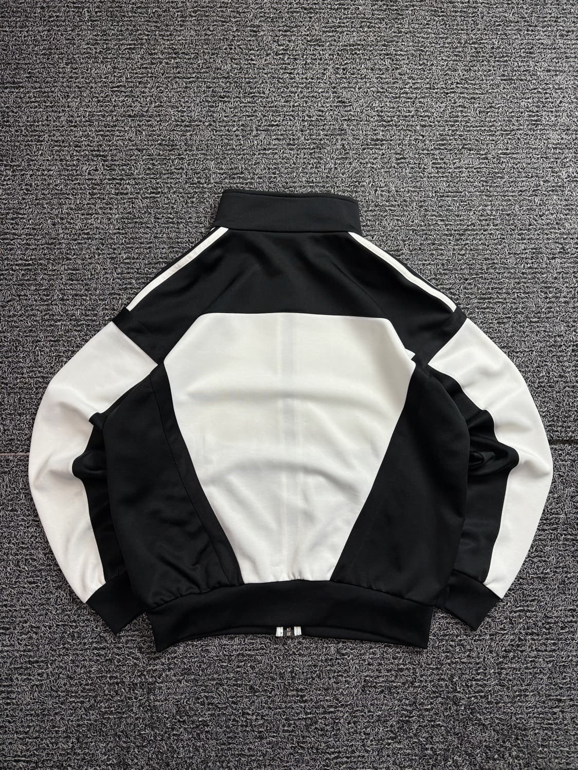 아디다스 클래식 흰검 배색 트랙탑 져지 2091 상품이미지4