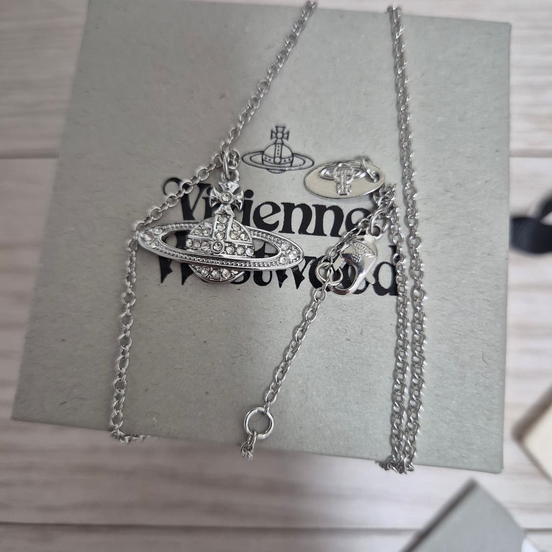 비비안웨스트우드 미니바스릴리프 목걸이  상품이미지3