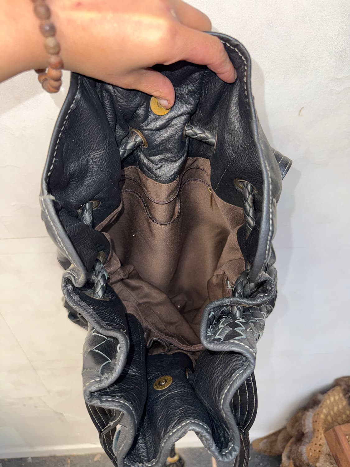 Black diamond twist strap hobo bag 상품이미지5