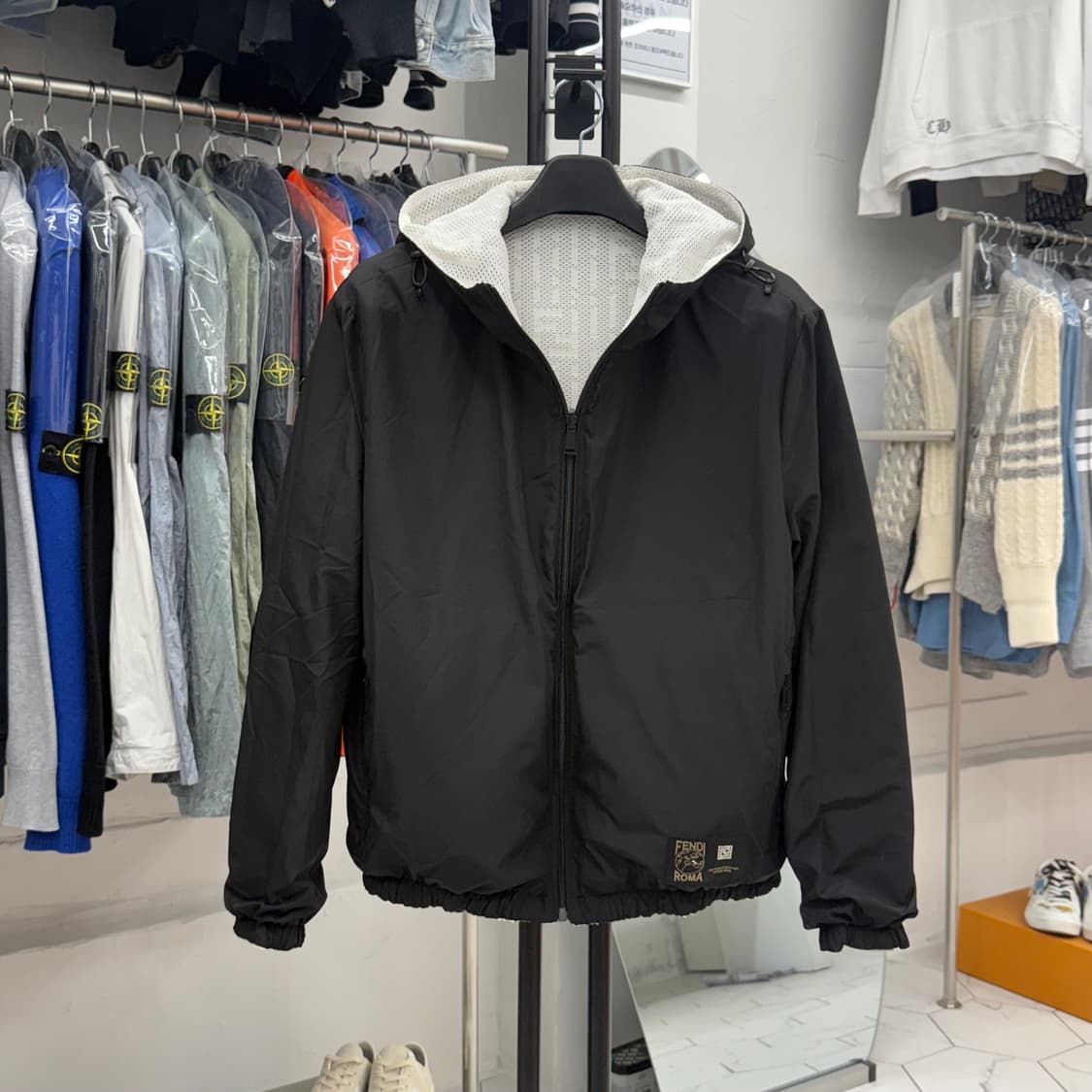 [48] 펜디 사이드로고 리버서블 바람막이 상품이미지3