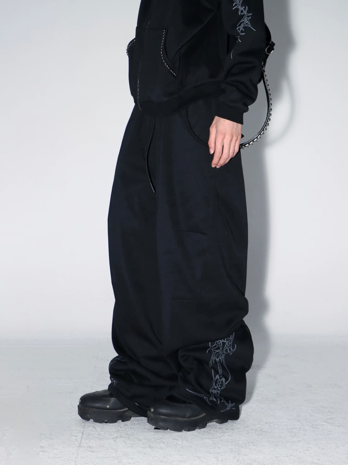 Cyber-Gothic Graphic Wide Sweatpants 상품이미지6