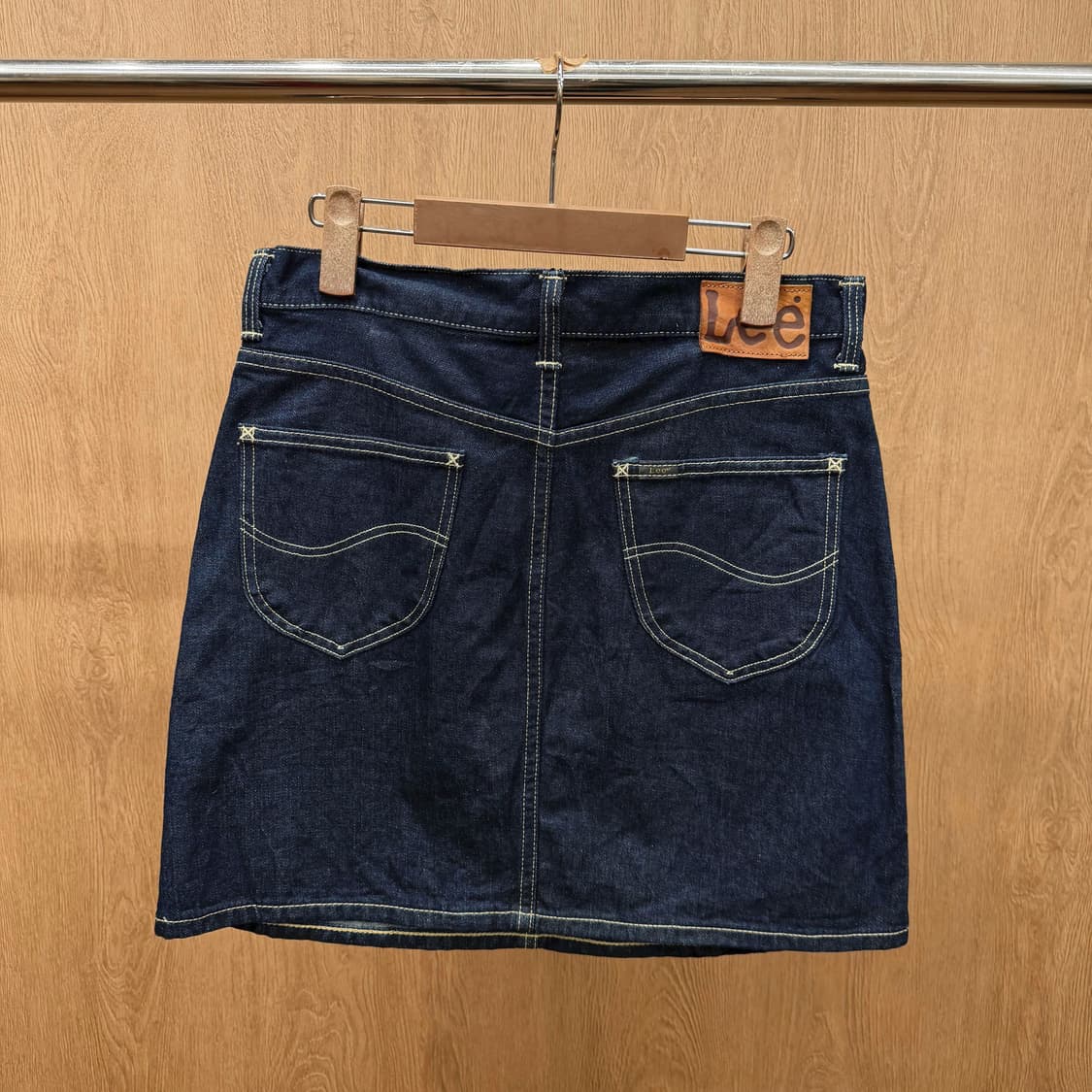 리 데님 미니 스커트 스티치 라인 골드 버튼 디테일 중청 상품이미지3