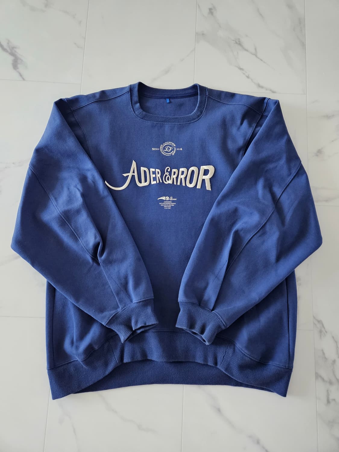 아더에러 베리프 로고 맨투맨 네이비 A2 상품이미지5