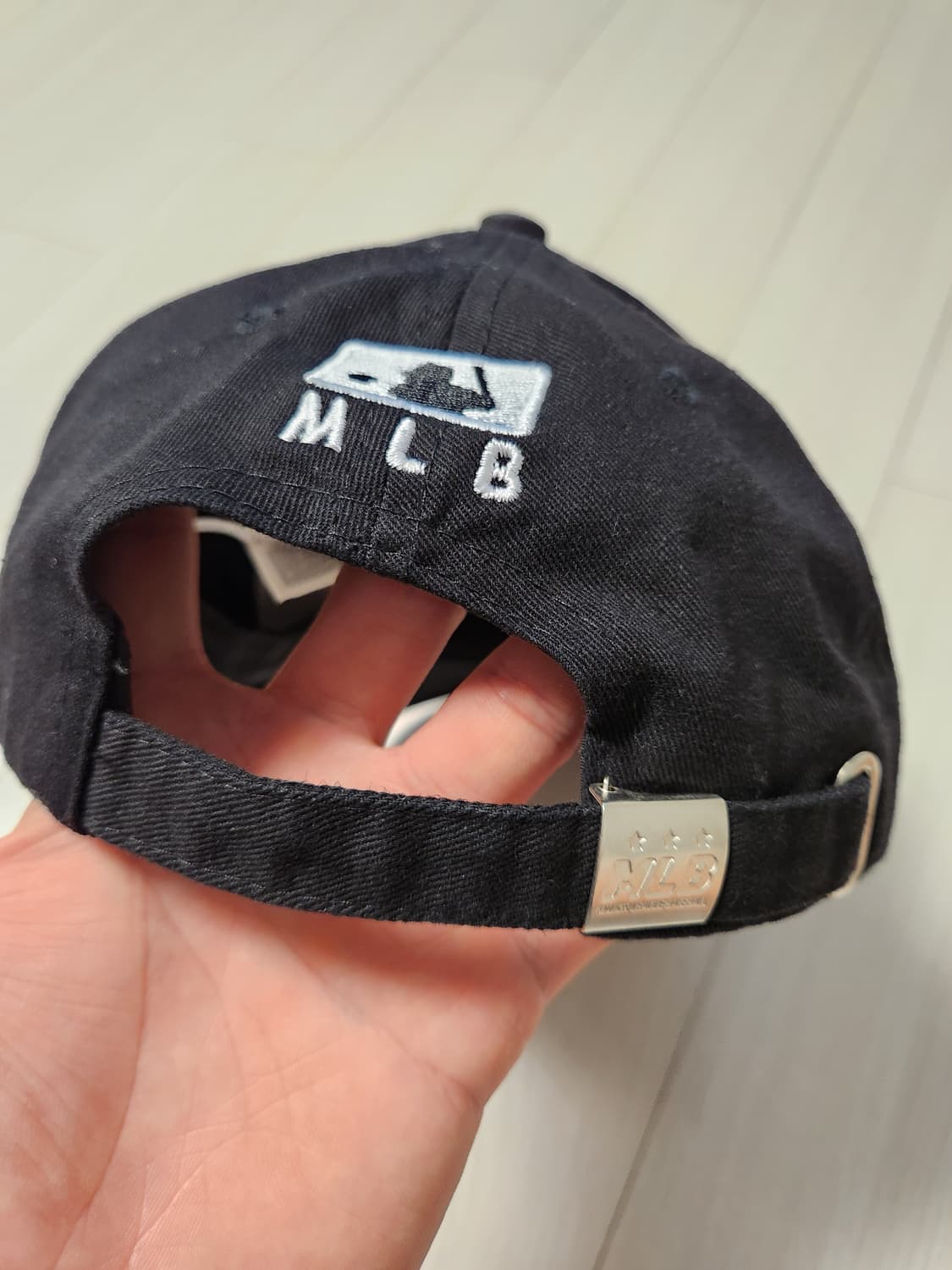 MLB 블랙 볼캡 모자(새상품급)

오염 하자없이 깨끗해요^^

세탁해뒀 상품이미지3