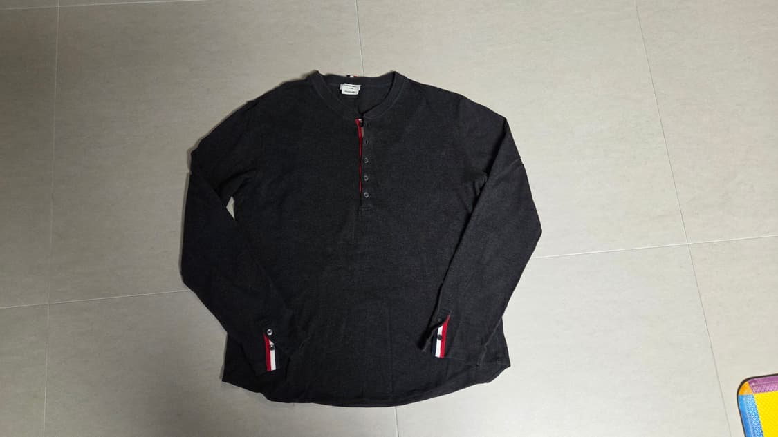 톰브라운 헨리넥 롱슬리브 티셔츠 상품이미지3