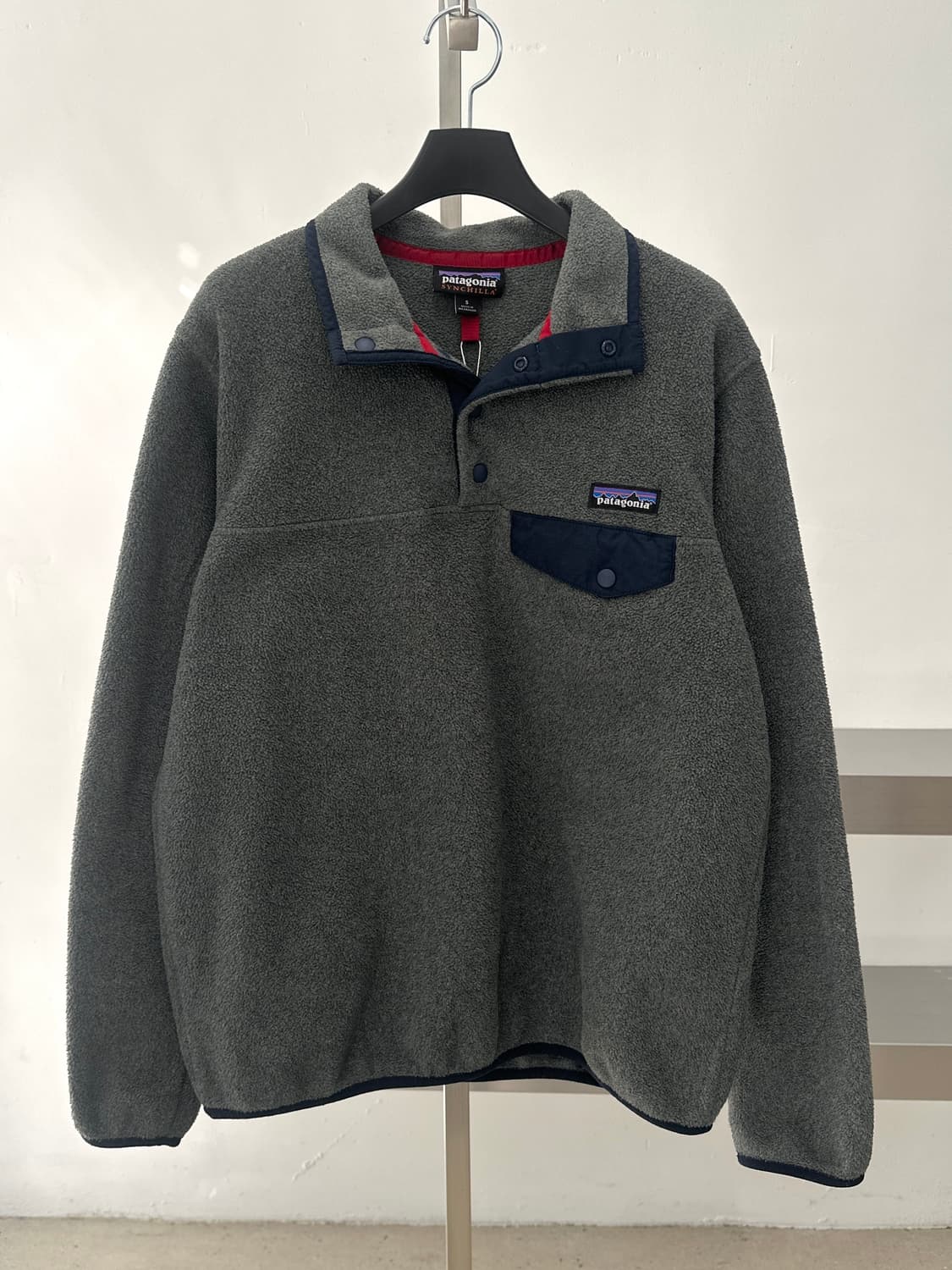 파타고니아 신칠라 그레이/네이비 스냅 플리스  상품이미지4