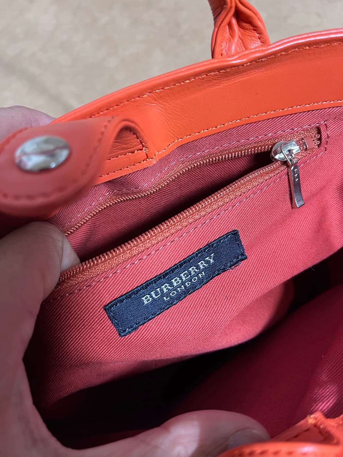 00년대 버버리 런던 스트로우 & 오렌지 레더 플라워 백 상품이미지5