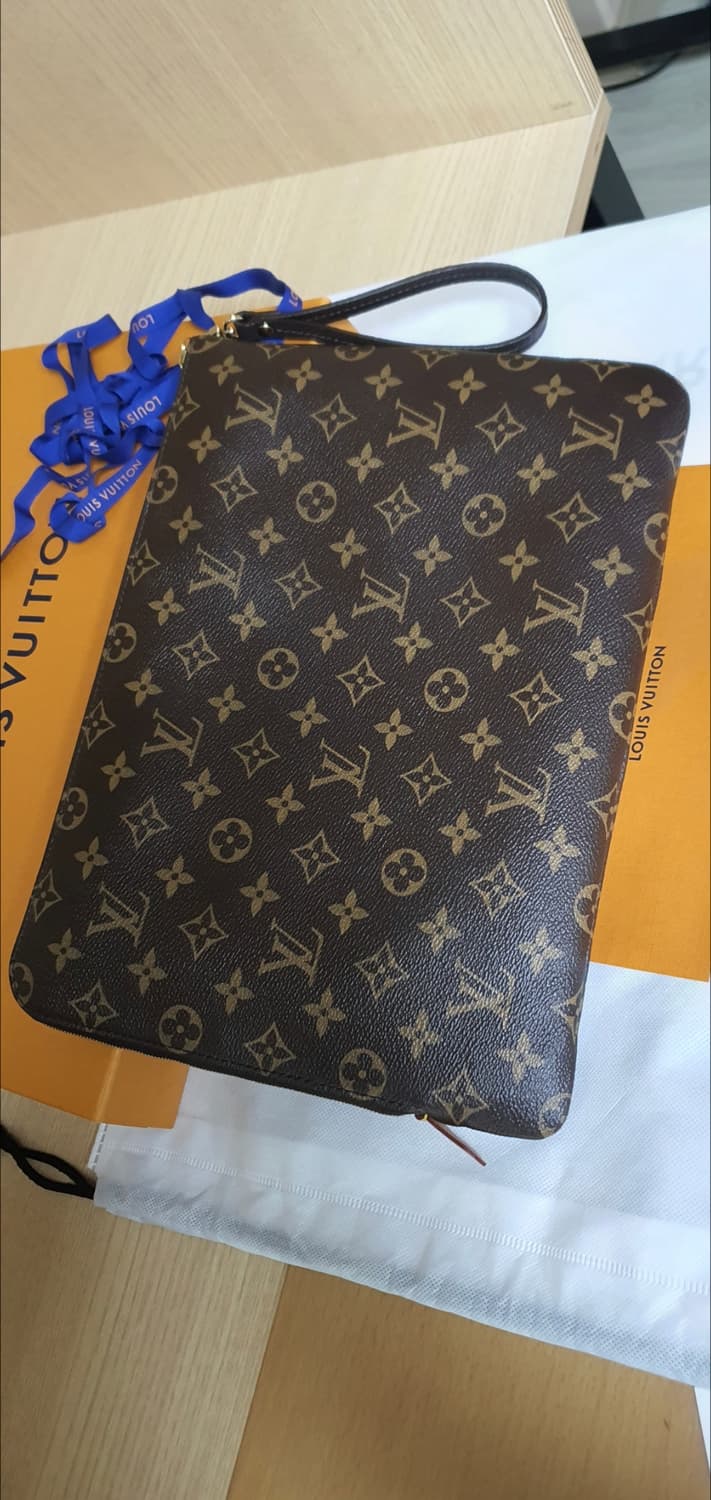 루이비통 에튀보야주MM 클러치/클러치백 새상품급 정품(감정서O) 상품이미지3