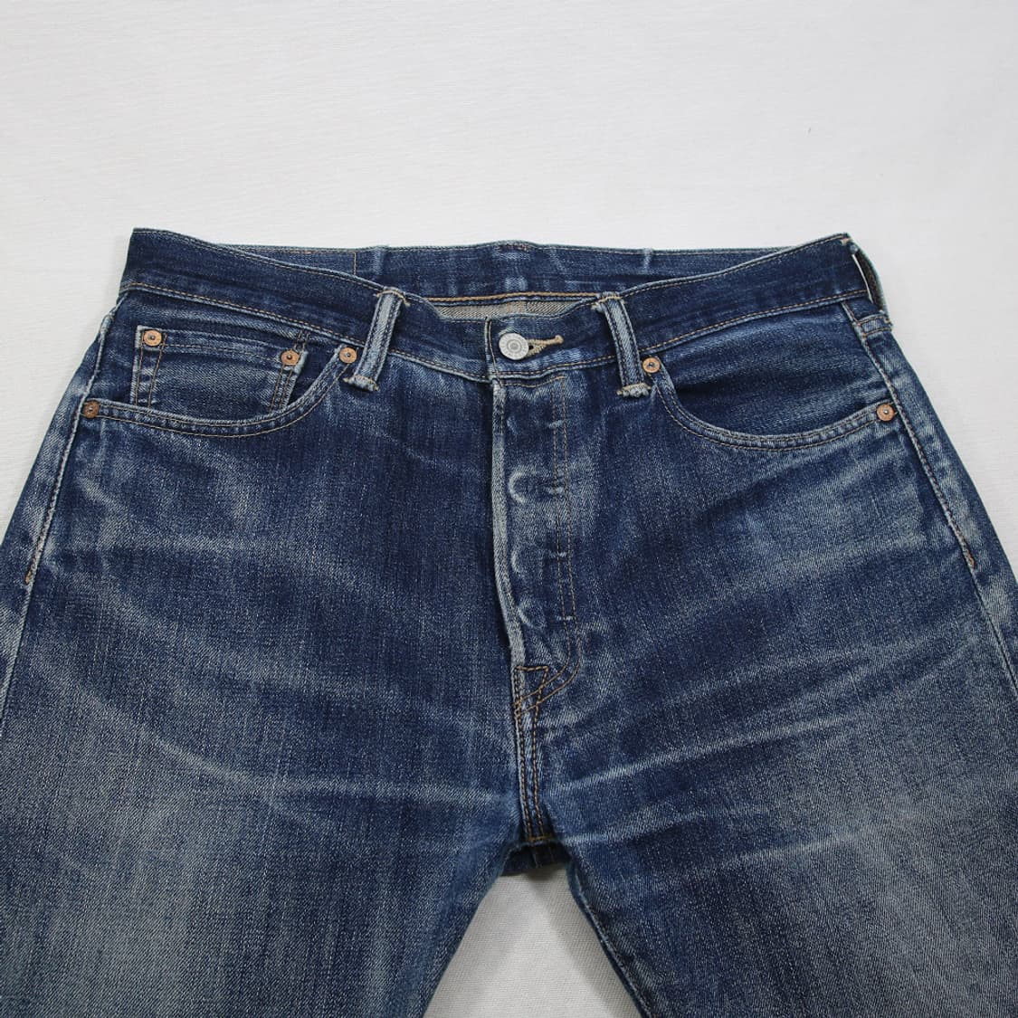 (착용컷) 리바이스 501 (남성용 32.5) 상품이미지4
