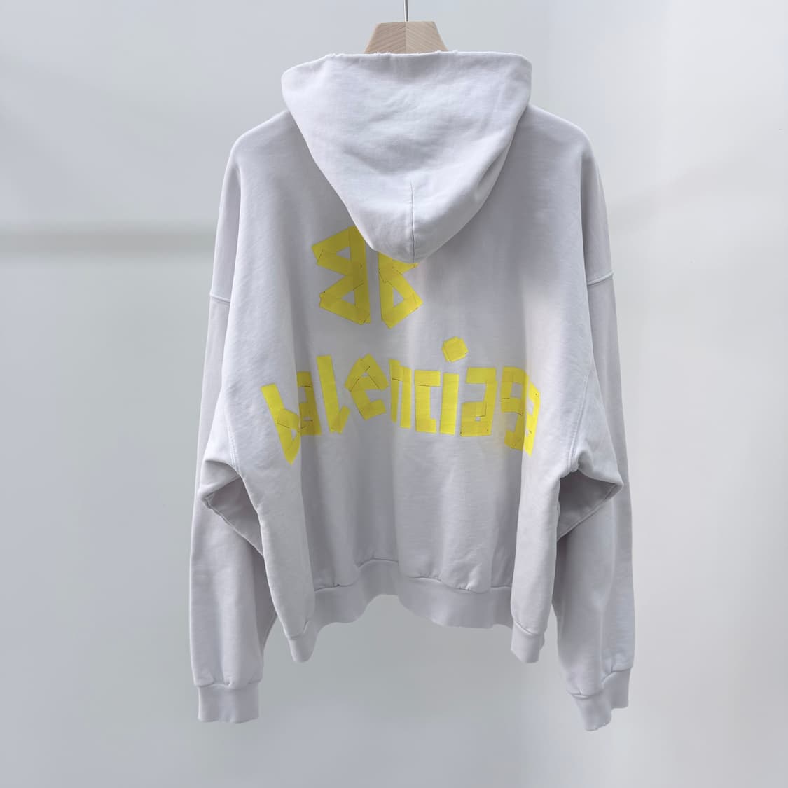 [S+급/XXS] 24ss 발렌시아가 테이프 타입 로고 후드티 상품이미지4