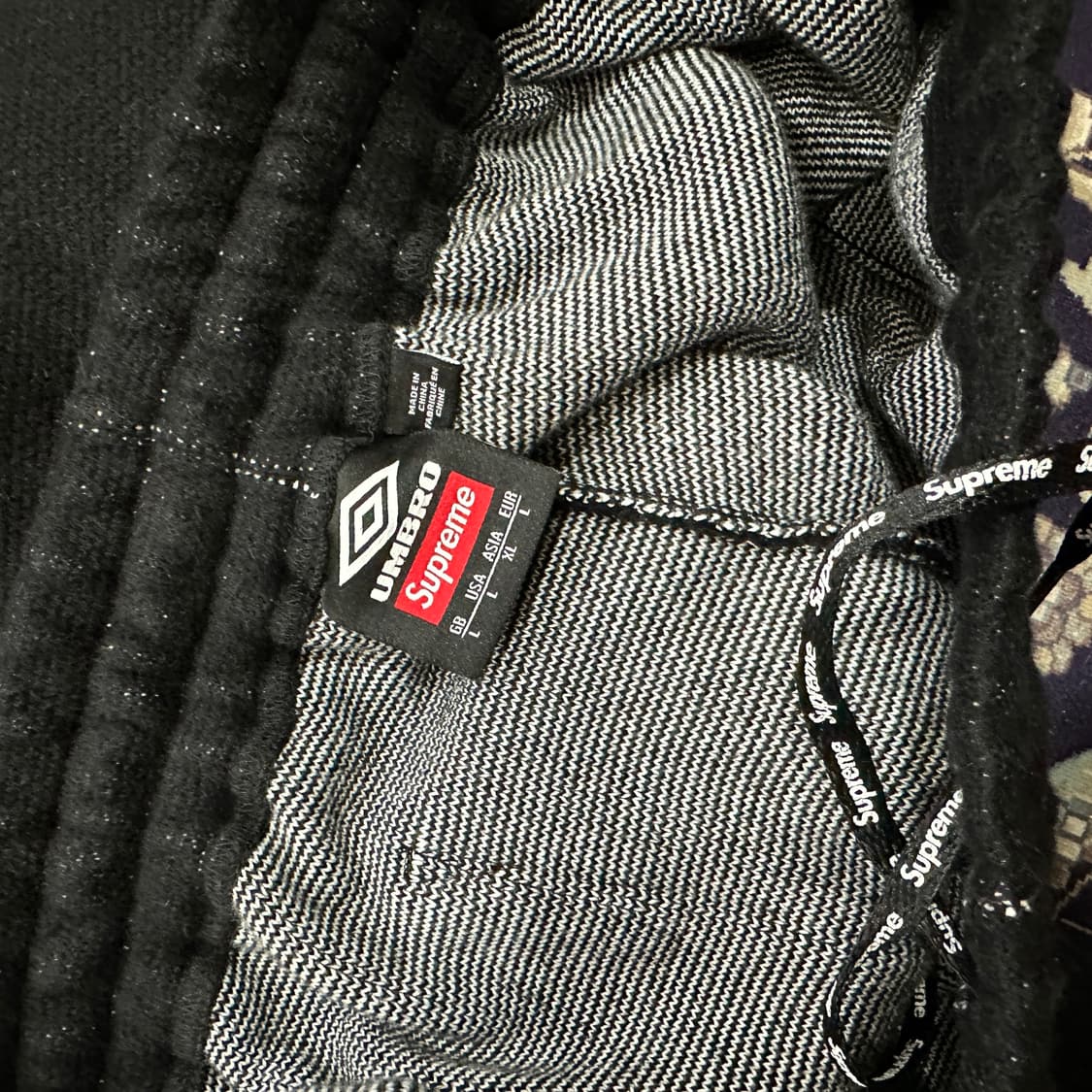 Supreme x Umbro Knit Soccer Shorts Black 상품이미지2