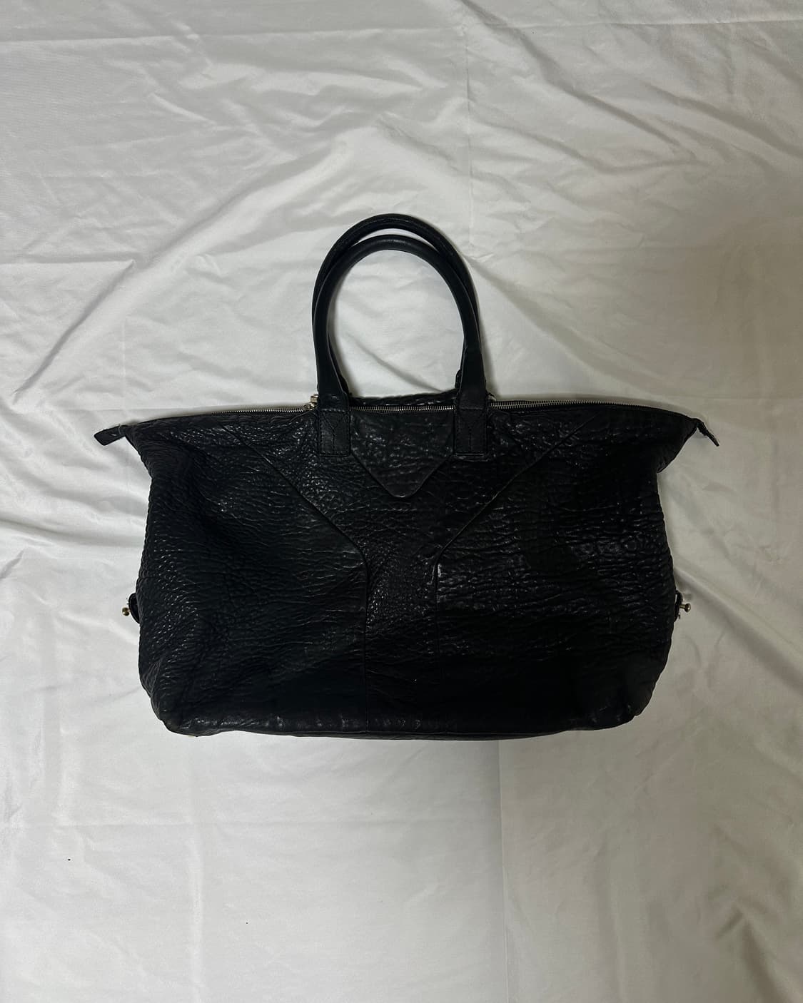 생로랑 이지백 라지 페블레더 블랙 고트스킨 상품이미지2