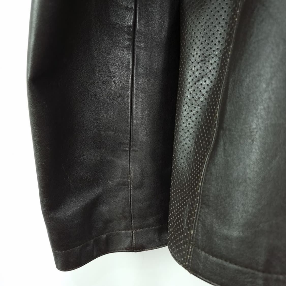 [게스] 리얼 카우 레더 소가죽 싱글 집업 레더 자켓 블랙 M19168 상품이미지9