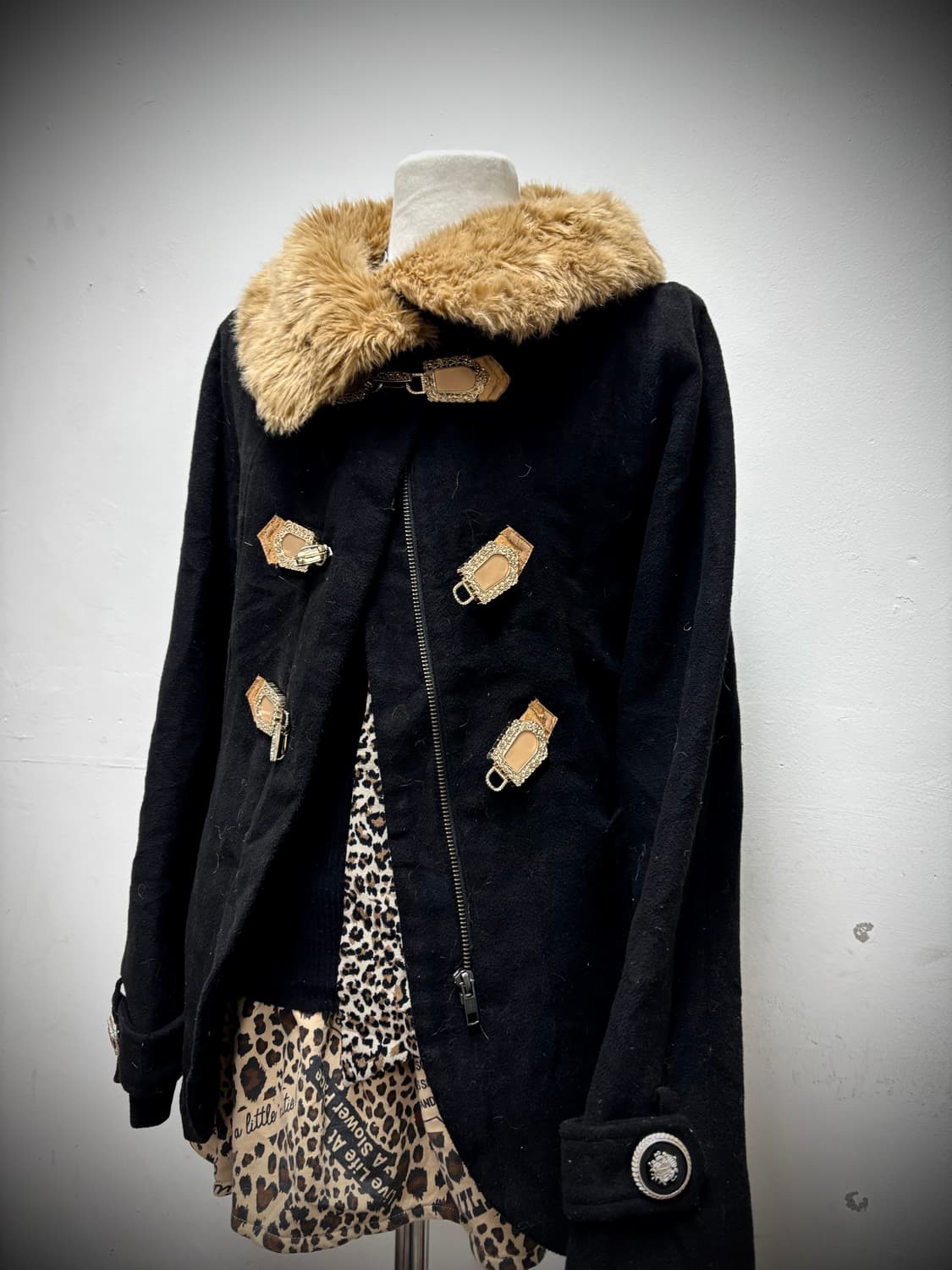 [Cecil Mcbee] Gal Mood Fur Detail Black  상품이미지4
