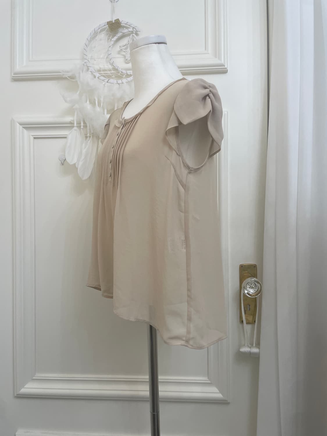 beige shirring bow sleeve pure blouse 상품이미지2