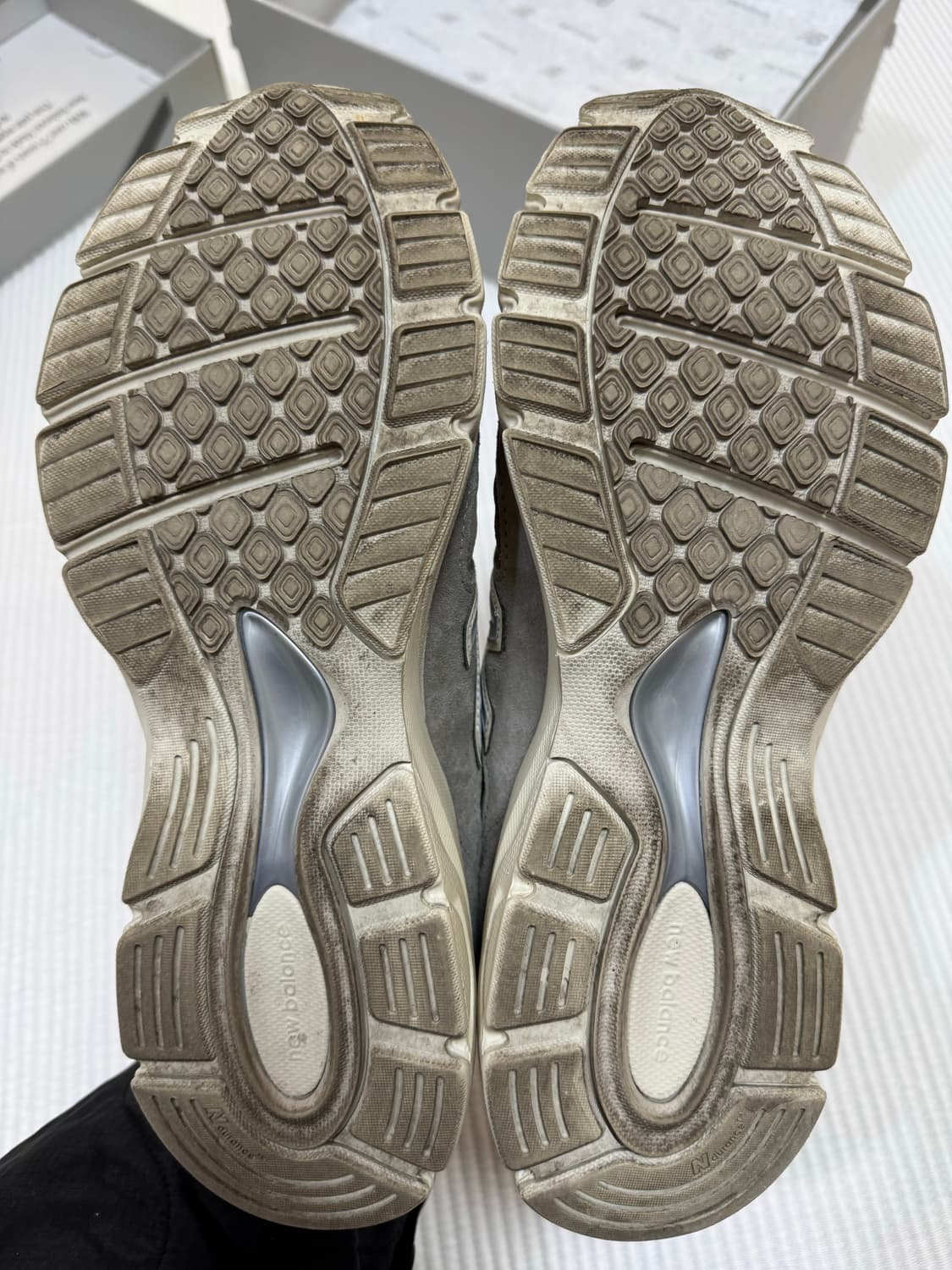 Kith 뉴발란스 990v4 상품이미지6