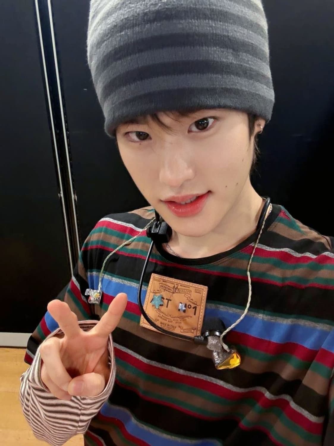 소희 착용 코이세이오 듀얼 스트라이프 비니 카키 트리밍버드 산산기어 상품이미지2