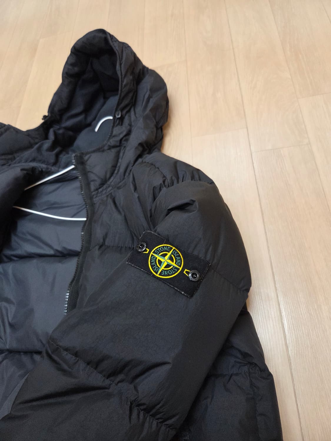 21FW 스톤아일랜드 크링클랩스 (블랙/라지) 상품이미지3