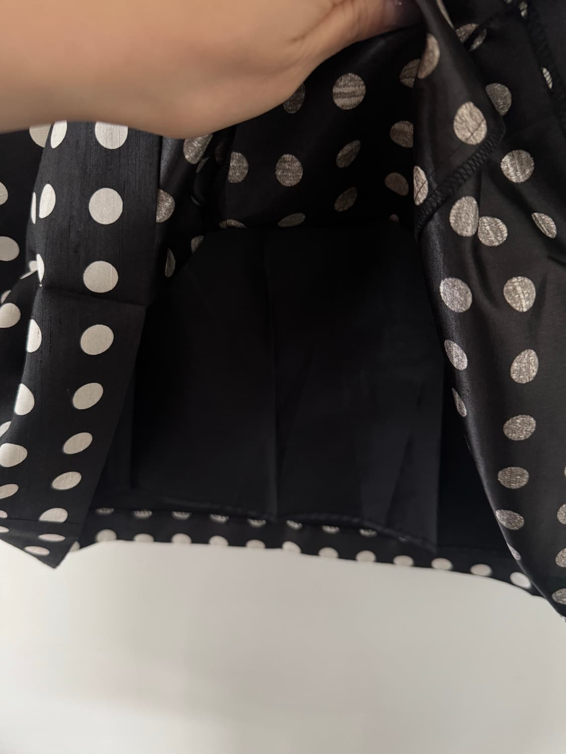 도트 패턴 버튼 디테일 미디 스커트 상품이미지5