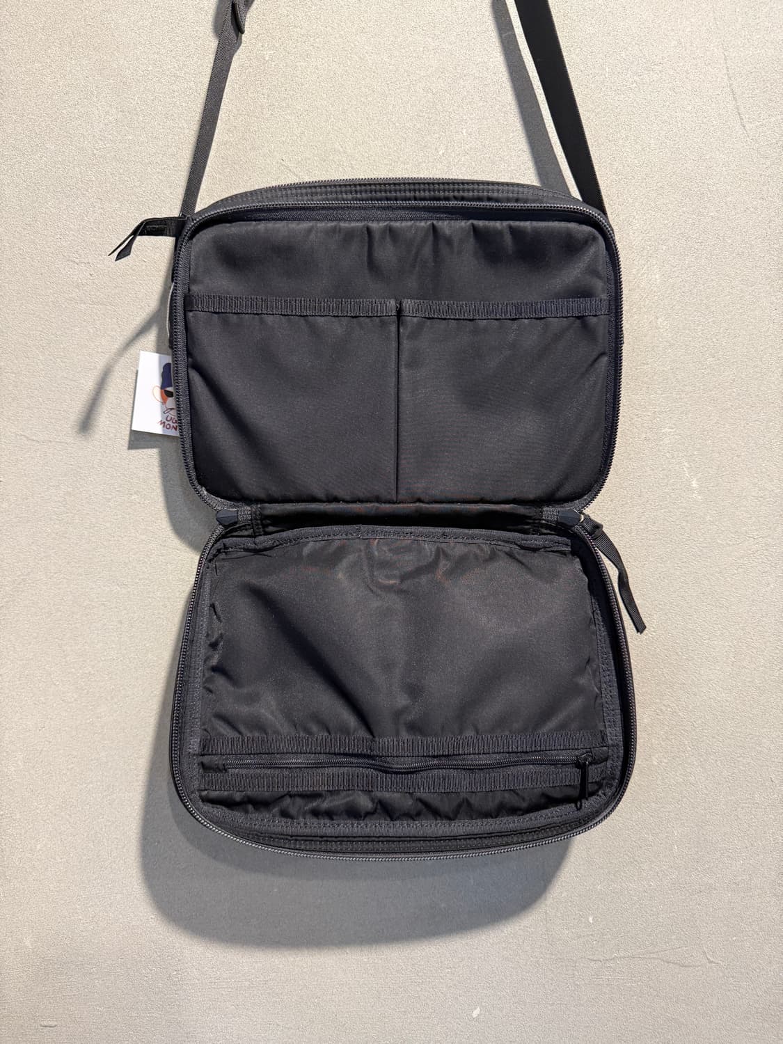 요시다포터 블랙 스퀘어 모노그램 크로스백 상품이미지5