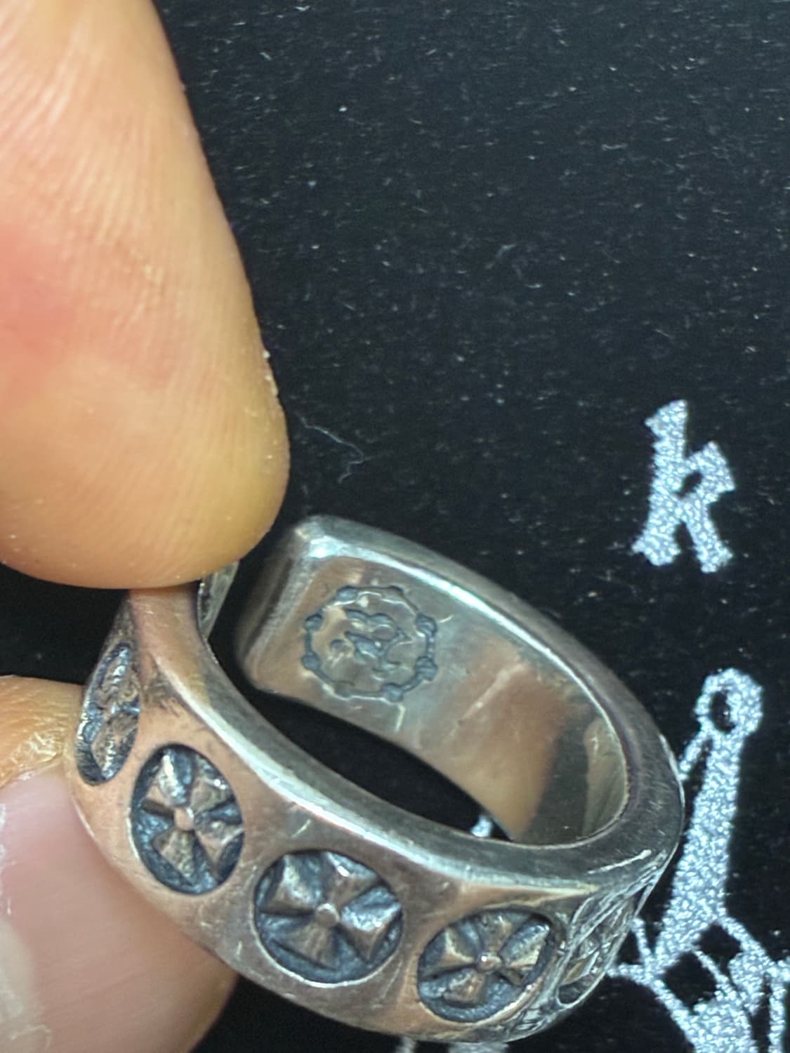 [새상품 풀박스] 킹크로치 블랙 크로스 티 반지 M사이즈 상품이미지3