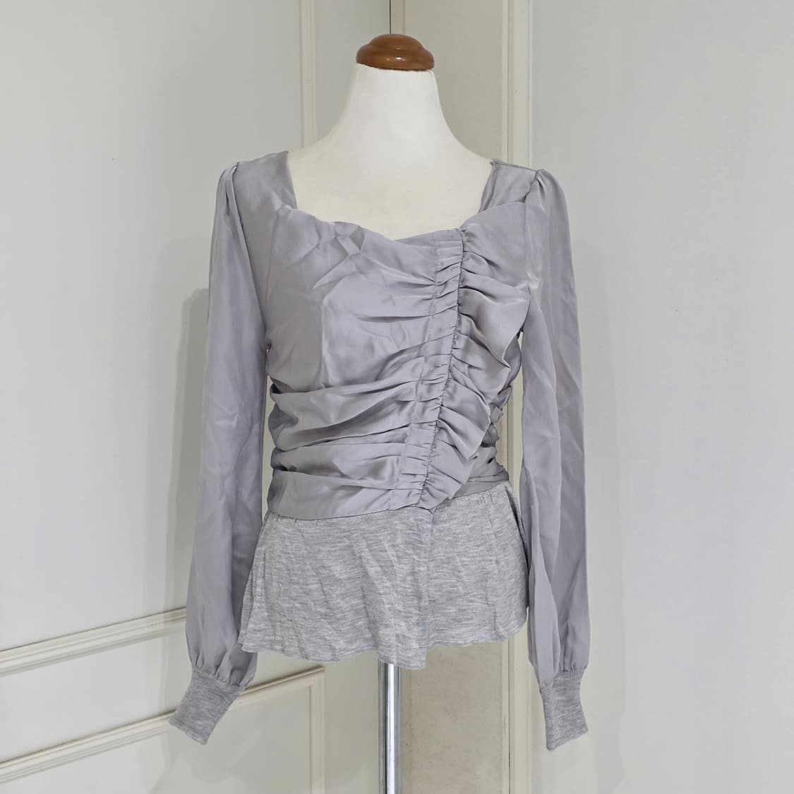 빈티지) 실버 새틴 셔링 로맨틱 데일리 긱시크 긴팔블라우스 상품이미지1