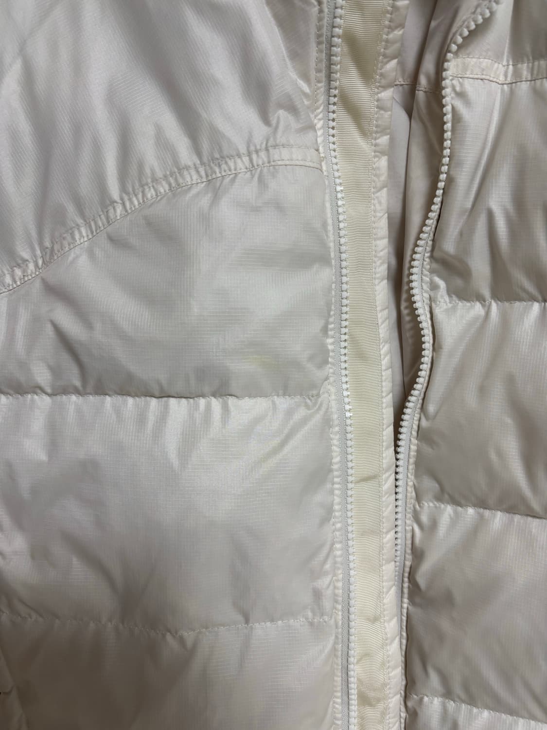 노스페이스 패딩 여성 2000 레트로 눕시 자켓 화이트 상품이미지4