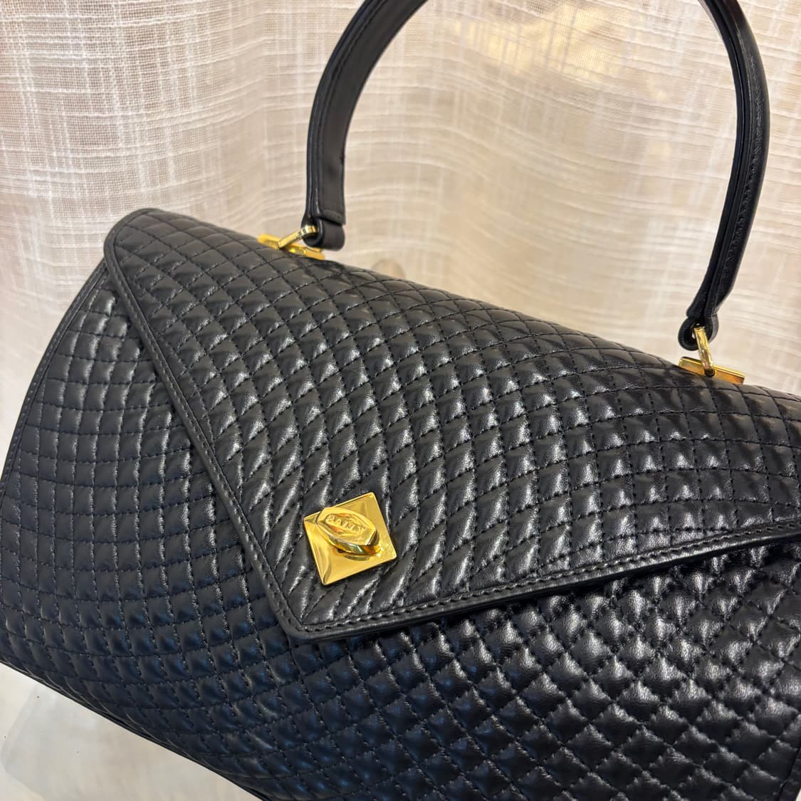 정품 발리 램스킨 탑핸들백     상품이미지4