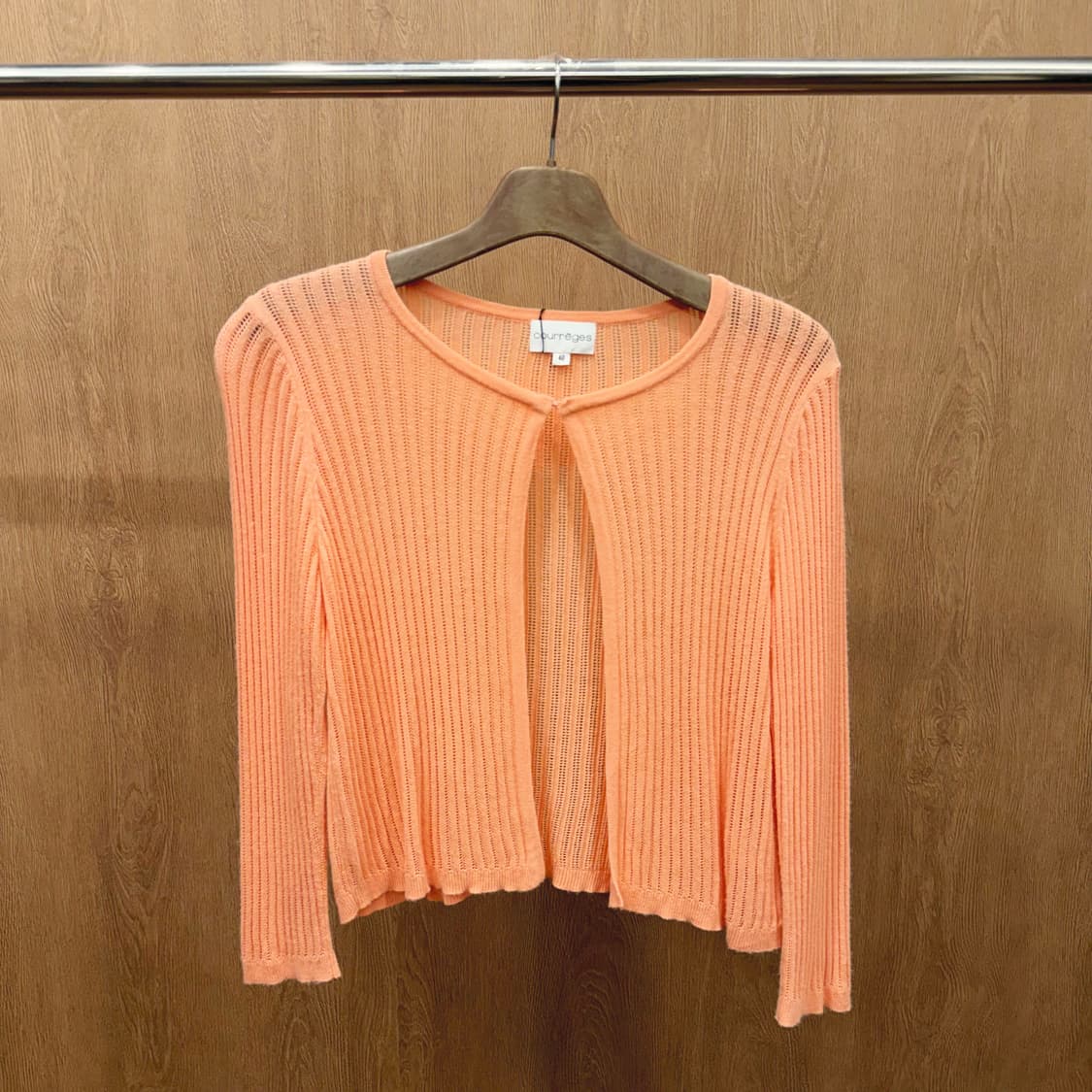 꾸레쥬 브이넥 니트 가디건 세로 골지 오픈형 디테일 레귤러핏 오렌지 상품이미지2