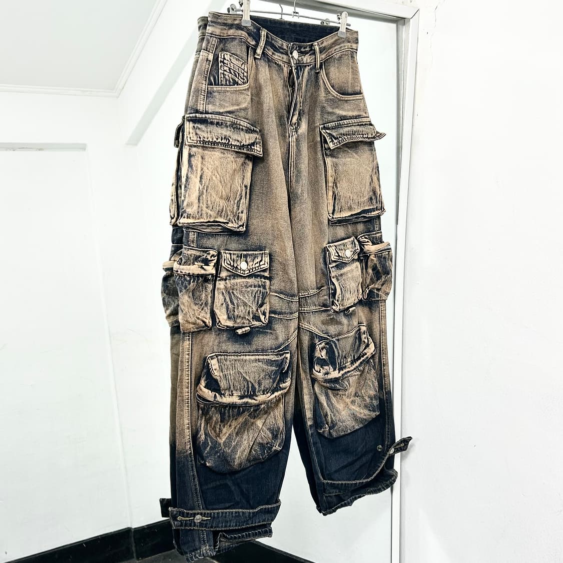 애시드 워시드 멀티포켓 와이드 데님 카고 팬츠 상품이미지4