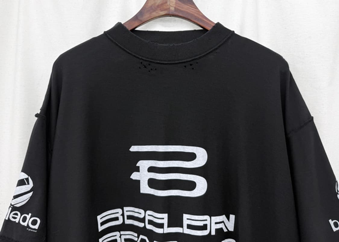 발렌시아가 AI 제너레이티드 인사이드 아웃 반팔티 상품이미지4