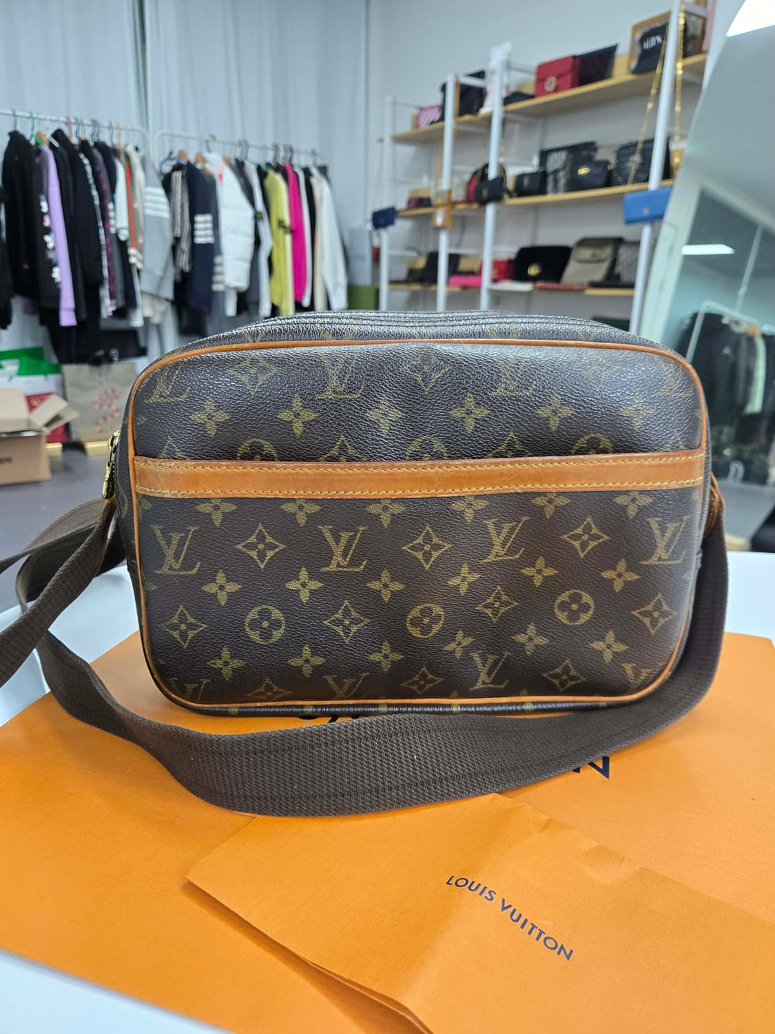 [50%세일] 루이비통 리포터 크로스백 상품이미지2