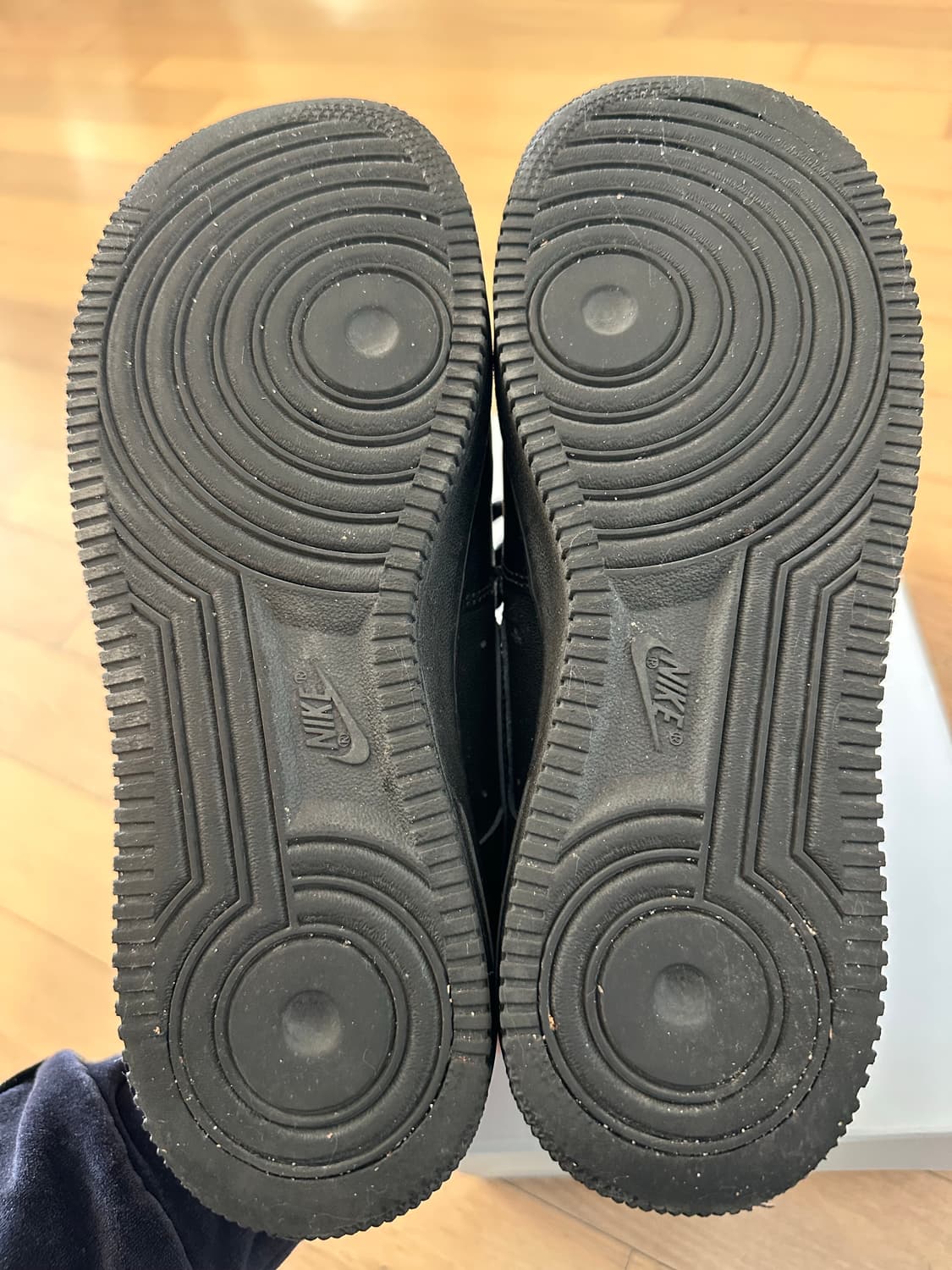 나이키 에어포스1 올블랙 260 상품이미지4