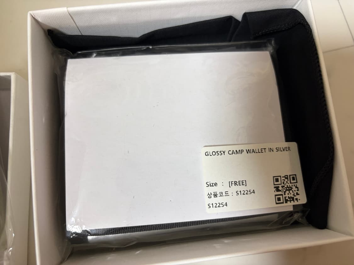 [새상품]마뗑킴 글로시 캠프 지갑 상품이미지3