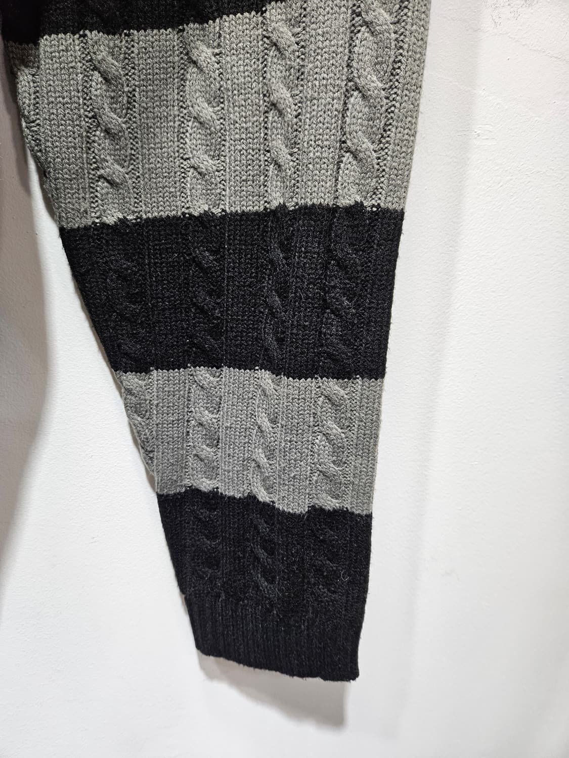 무신사 AOMM 루즈핏 꽈배기 스트라이프 니트 Free 상품이미지7