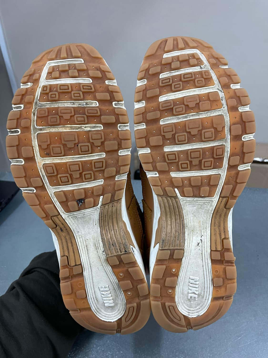 나이키 P-6000 SE 플랙스 메탈릭 골드 270 상품이미지6