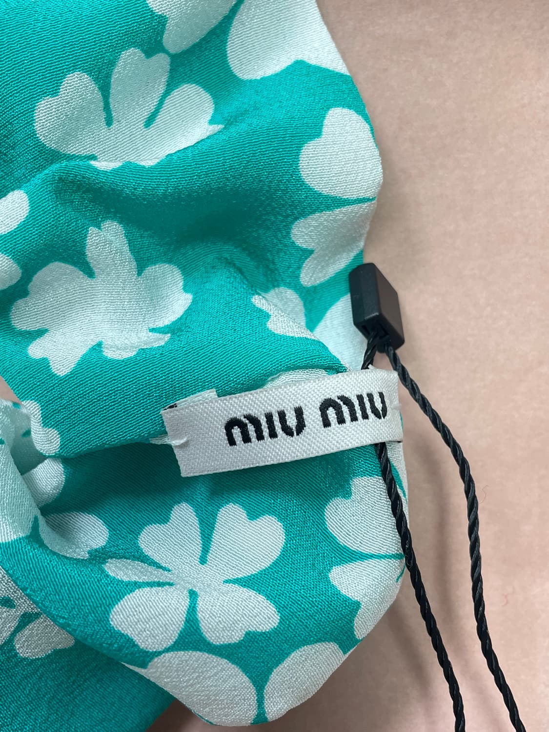 새상품 미우미우 헤어밴드 스크런치 스카프 곱창 민트 컬러 상품이미지6