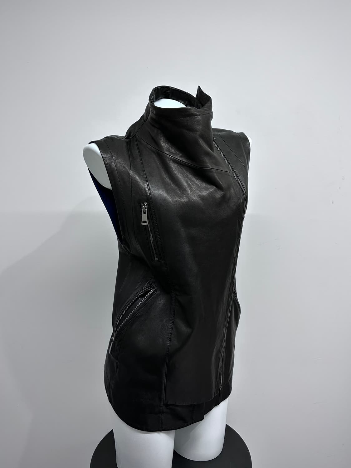 타임 더블 비대칭 하이넥 램스킨 베스트 상품이미지5