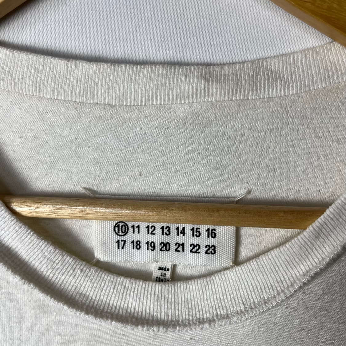 [Maison Margiela] 메종마르지엘라 아틀리에 레터링 반팔티셔츠 상품이미지6